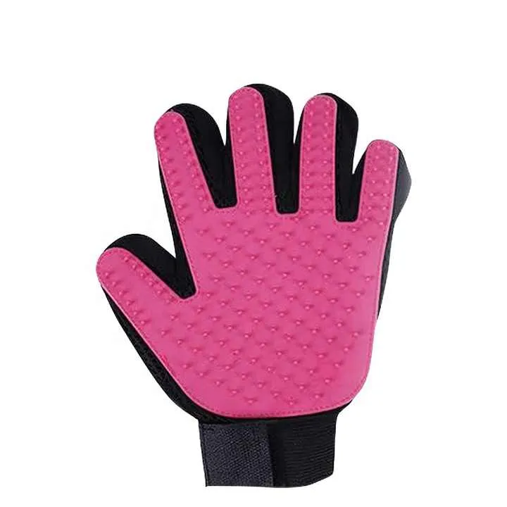 قفازات لتنظيف القطط لرحلاتها الأليفة فرش . Cat grooming gloves for pet trips